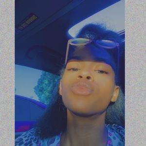 Meet your Posher, Christina